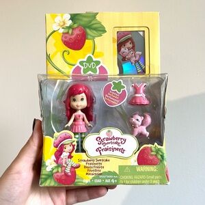 Strawberry shortcake doll & DVD set